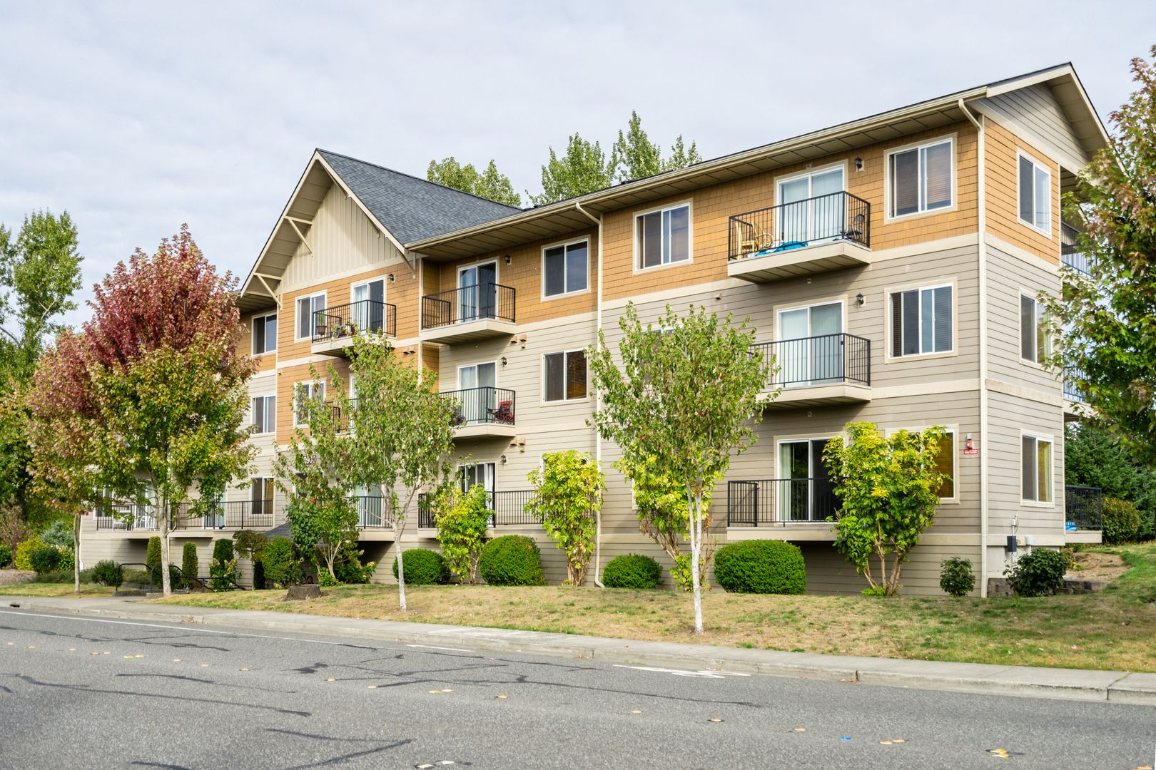 Bellingham Apartment: 3900 Deemer Rd