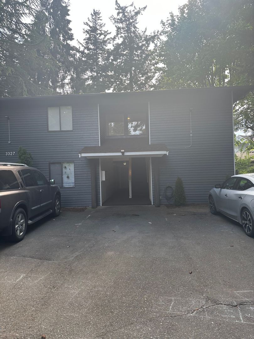 Bellingham Apartment: 3327 Northwest Ave