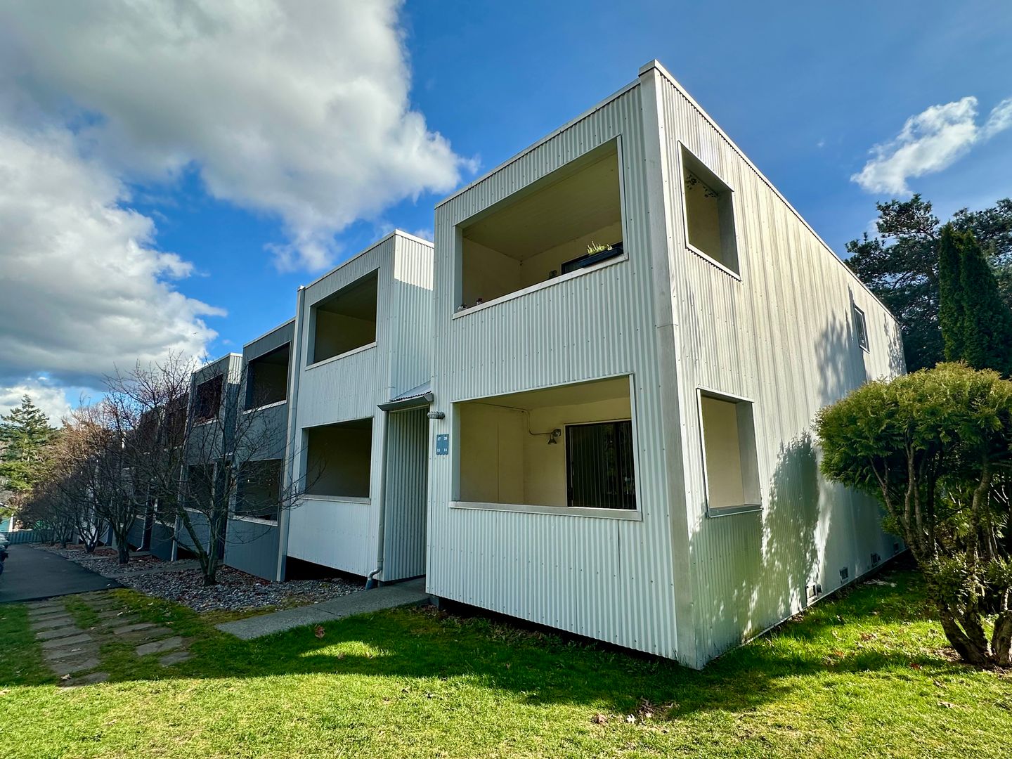 Bellingham Apartment: 3000 Bill McDonald Pkwy