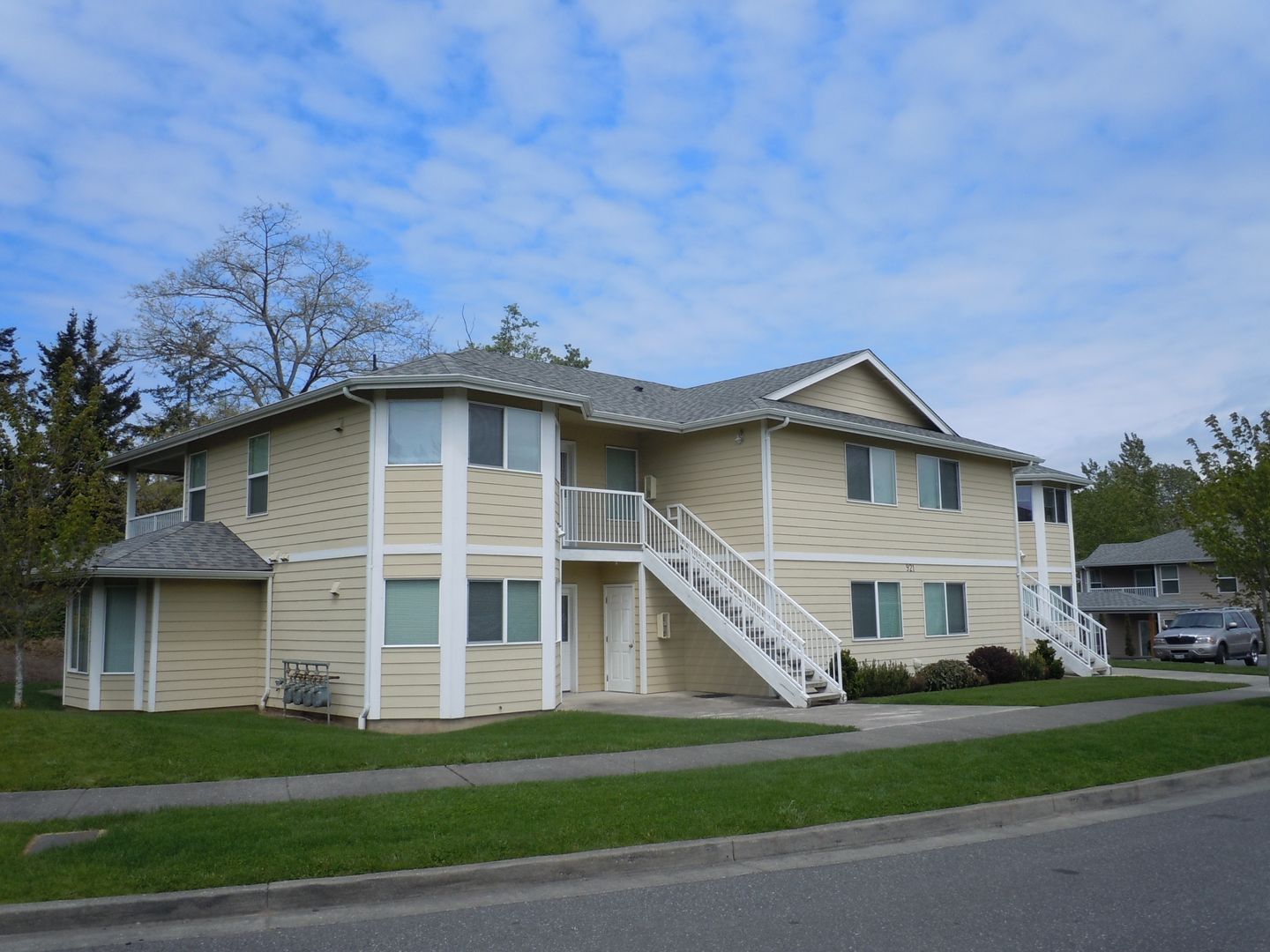 Bellingham Apartment: 921 Orchid Pl