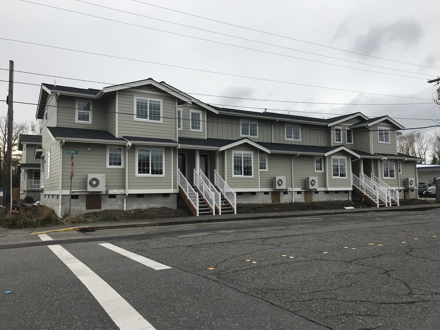 Ferndale Apartment: 2031 Alder St
