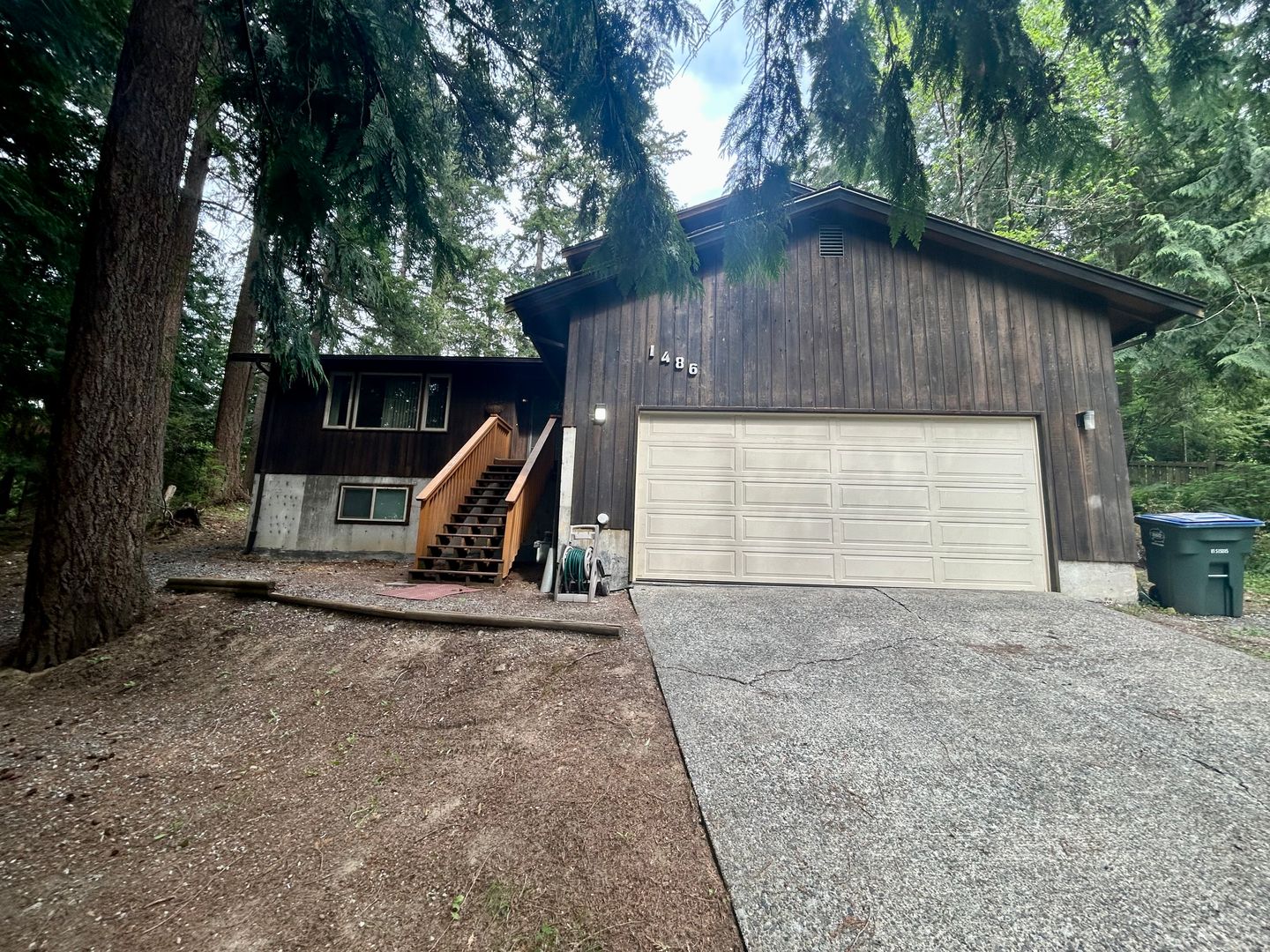 Bellingham House: 1486 Oriental Ave