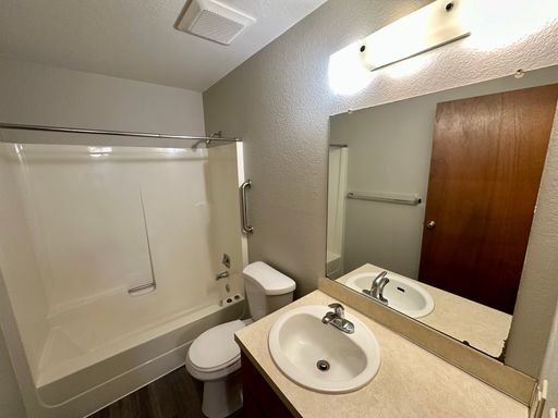 Listing photo thumbnail
