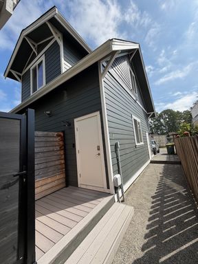 804 E Connecticut St, Bellingham, WA 98225