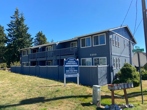 Available 9/14/26 2300 Douglas Ave #5 – photo 1