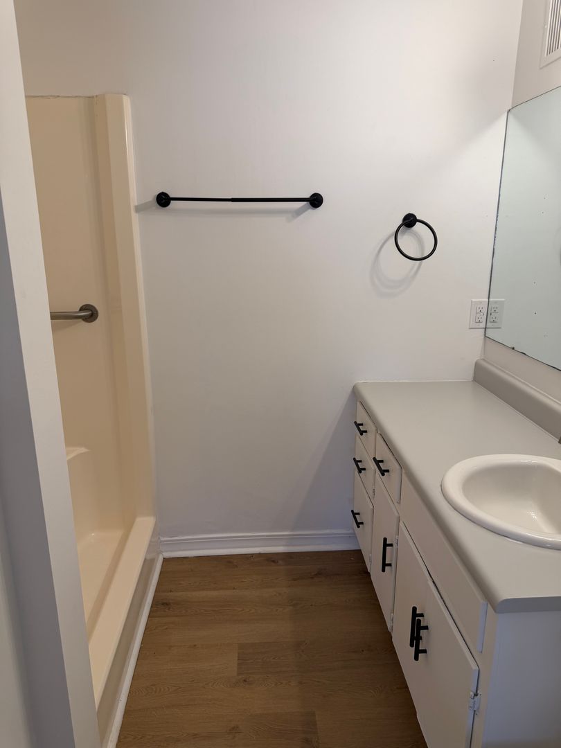 Sheffield Apartment: 500 N. Montgomery Ave