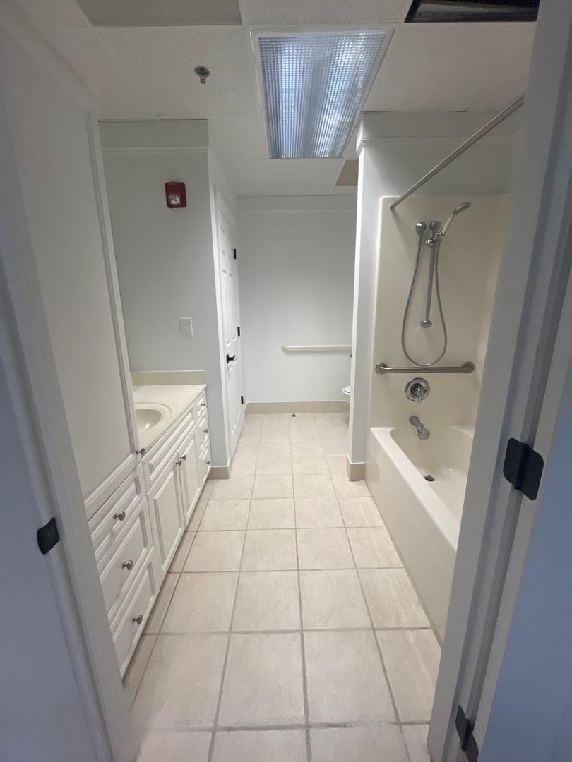 Sheffield Apartment: 500 N. Montgomery Ave