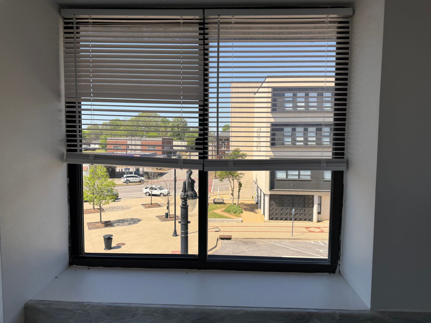 Sheffield Apartment: 500 N. Montgomery Ave