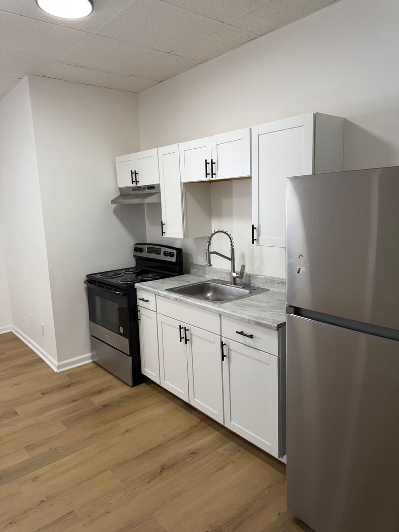 Sheffield Apartment: 500 N. Montgomery Ave