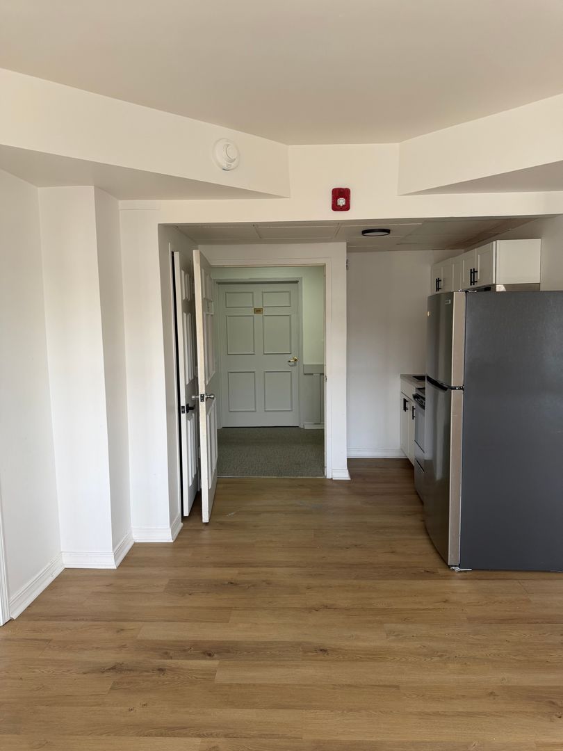 Sheffield Apartment: 500 N. Montgomery Ave