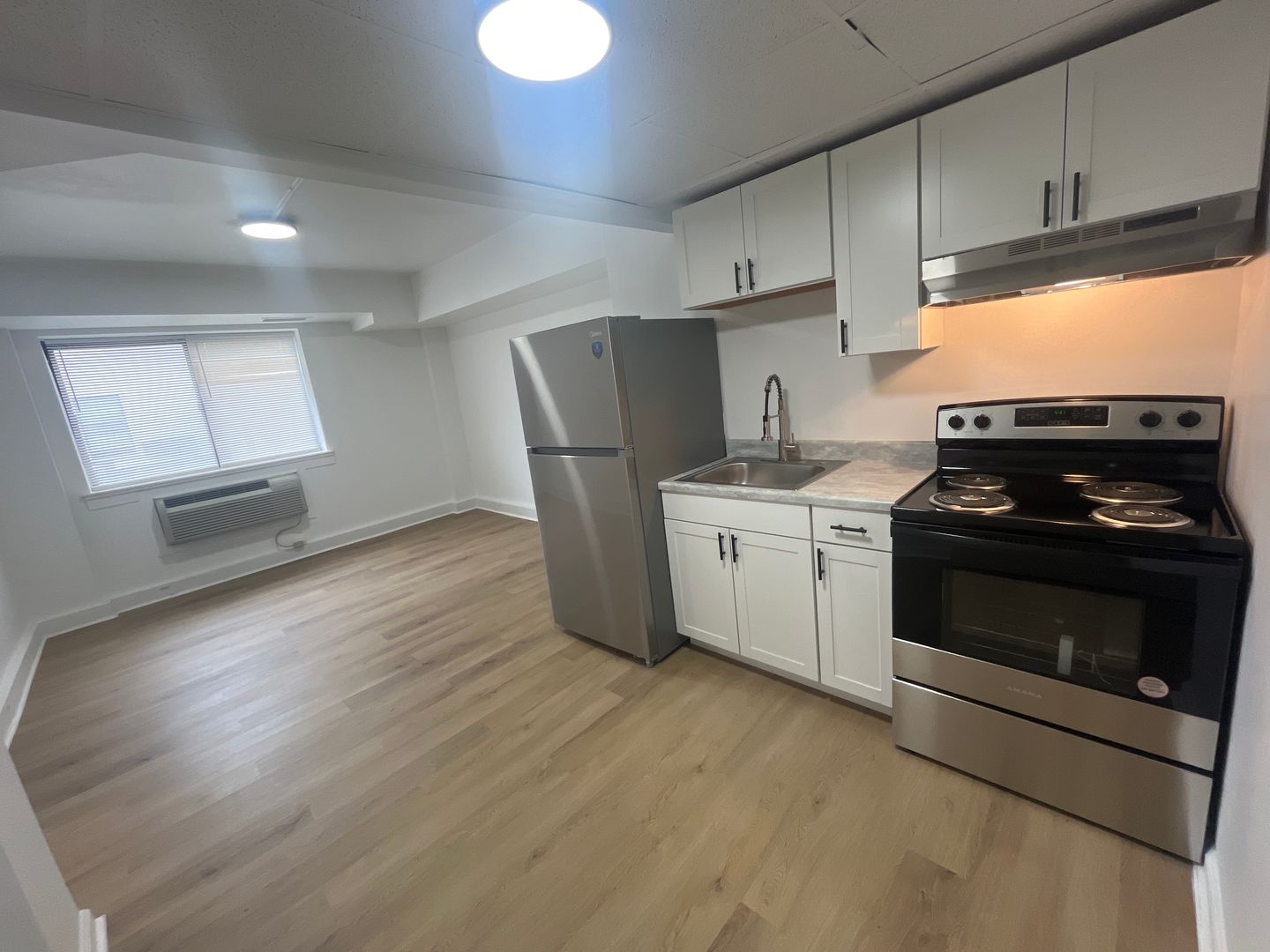 Sheffield Apartment: 500 N. Montgomery Ave