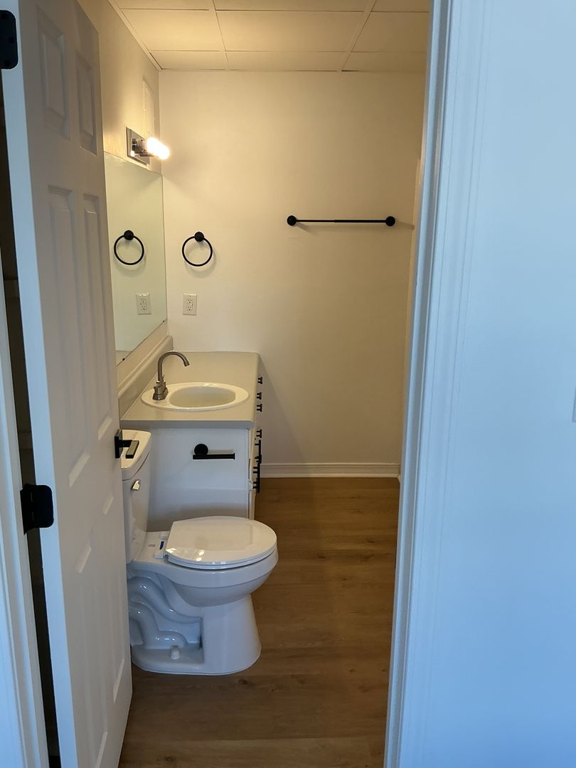 Sheffield Apartment: 500 N. Montgomery Ave