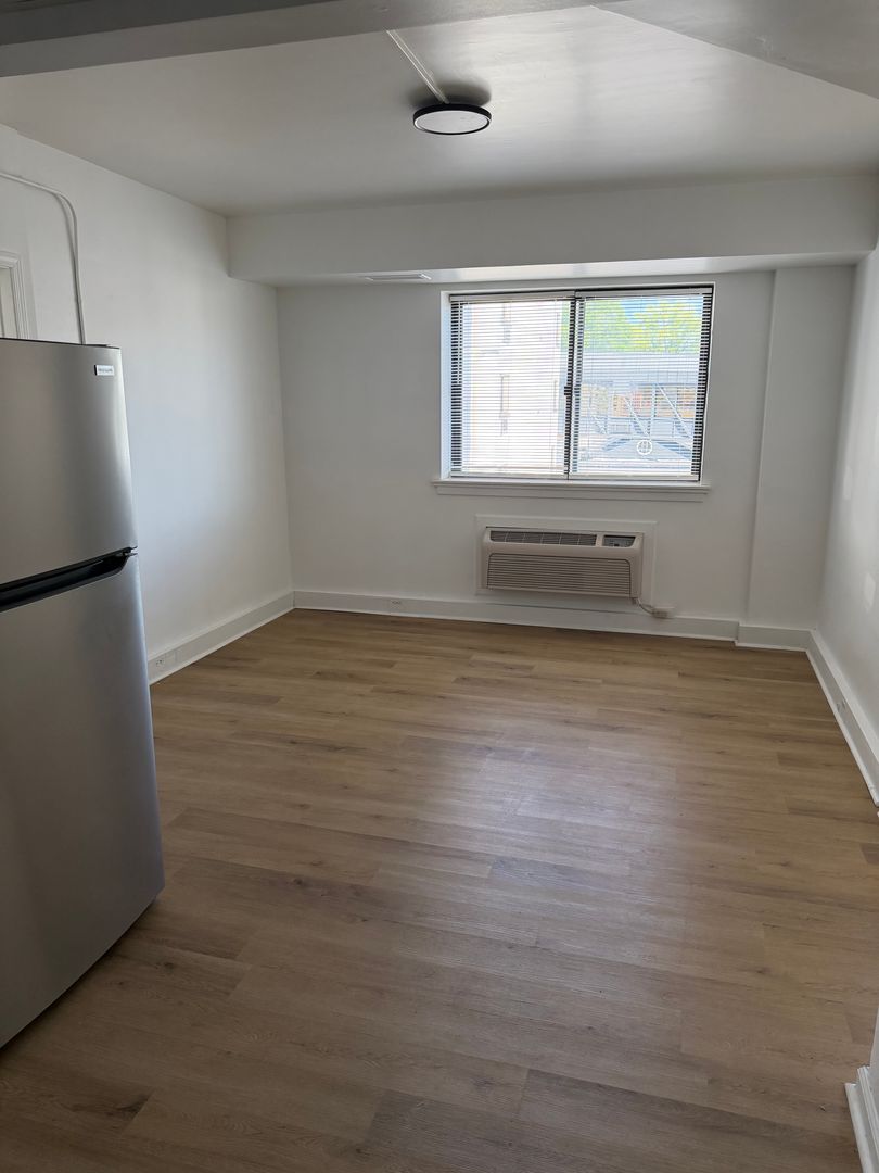 Sheffield Apartment: 500 N. Montgomery Ave