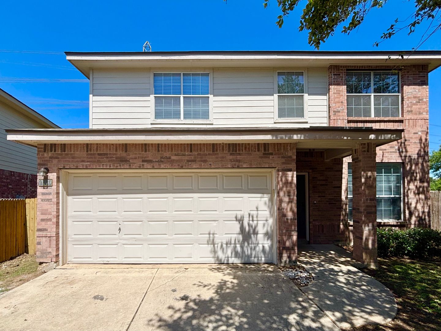 Helotes House: 9130 Feather Bluff