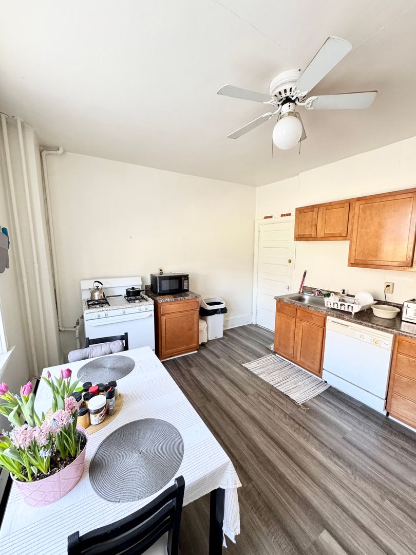 Pittsburgh Apartment: 301 S Winebiddle St