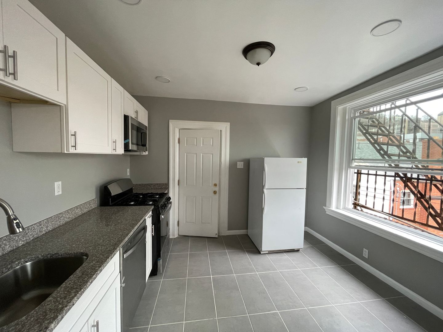 Pittsburgh Apartment: 107 Parkhurst St