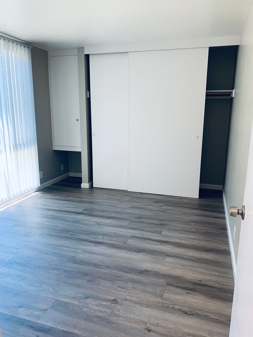 Oakland Apartment: 6638-6646 MacArthur Blvd