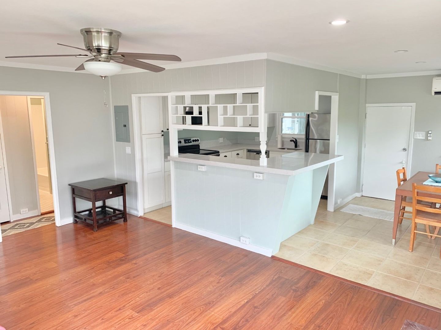 Kailua Apartment: 240  Maluniu Avenue