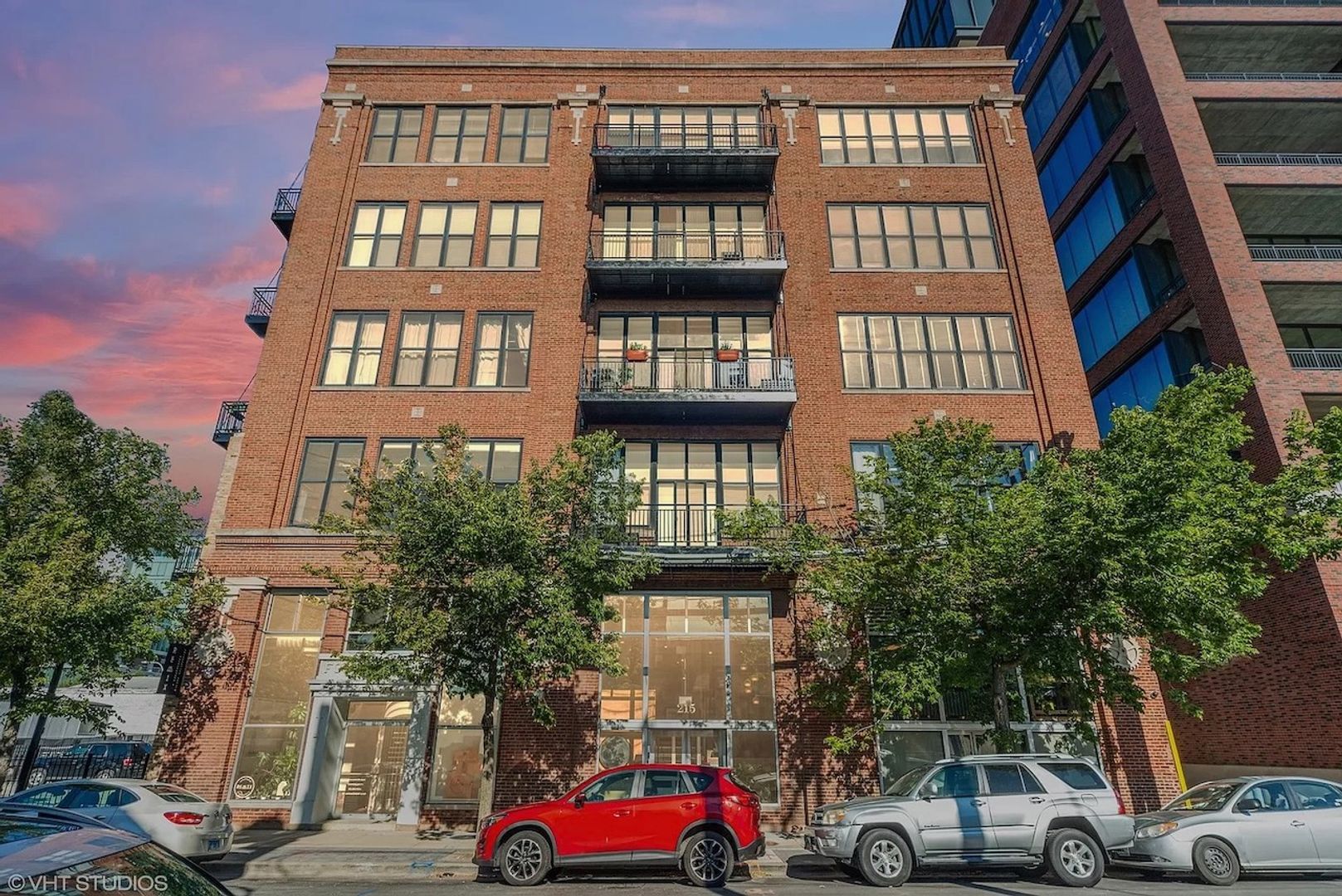Chicago House: 215 N Aberdeen