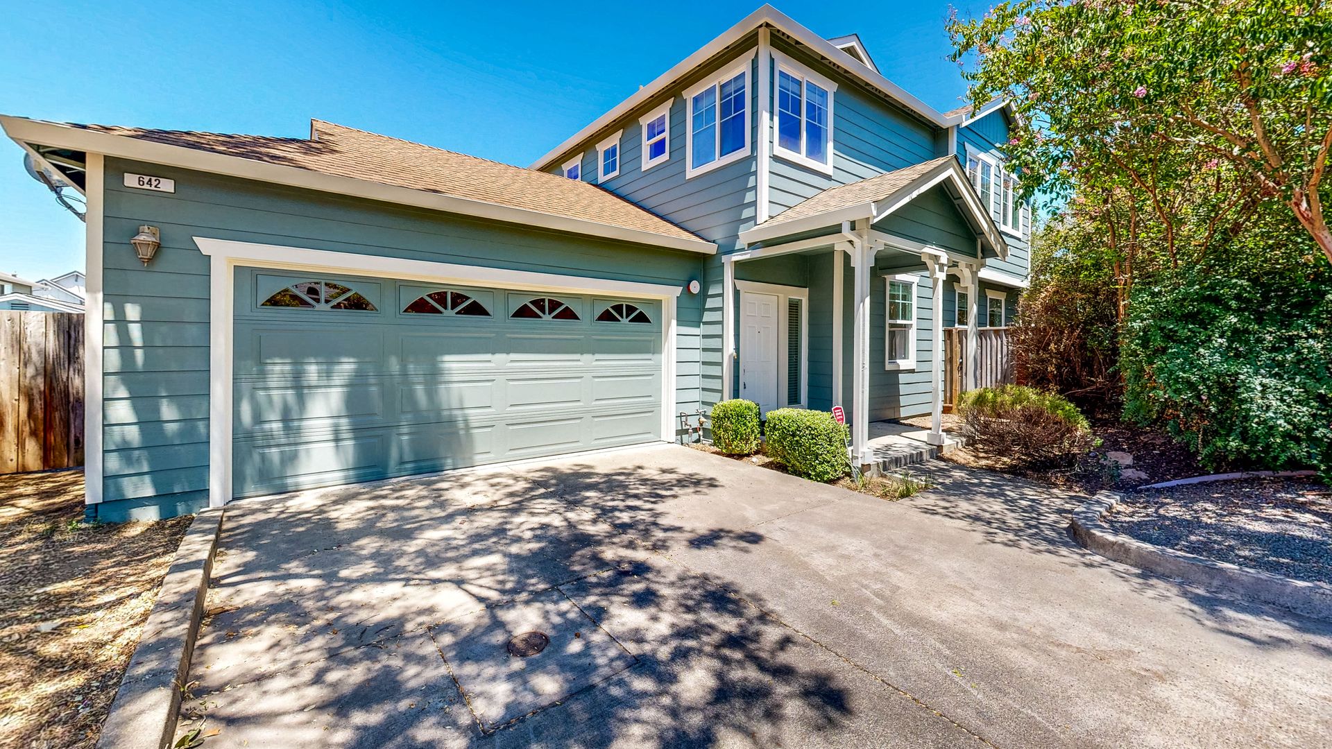 Santa Rosa House: 642 Acacia Lane