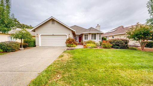 Lovely Three Bedroom Two Bathroom Single Level Home in Oakmont – photo 1