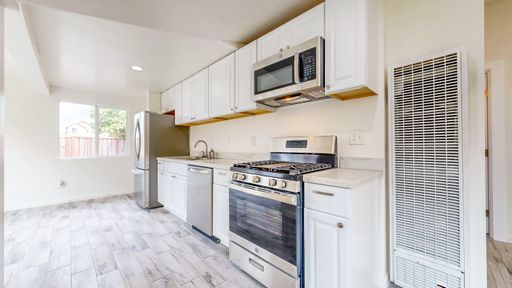 Charming 4 Room 1 Bath Unit ( 2 Bedrooms and 2 Bonus Rooms) in Santa Rosa! – photo 1