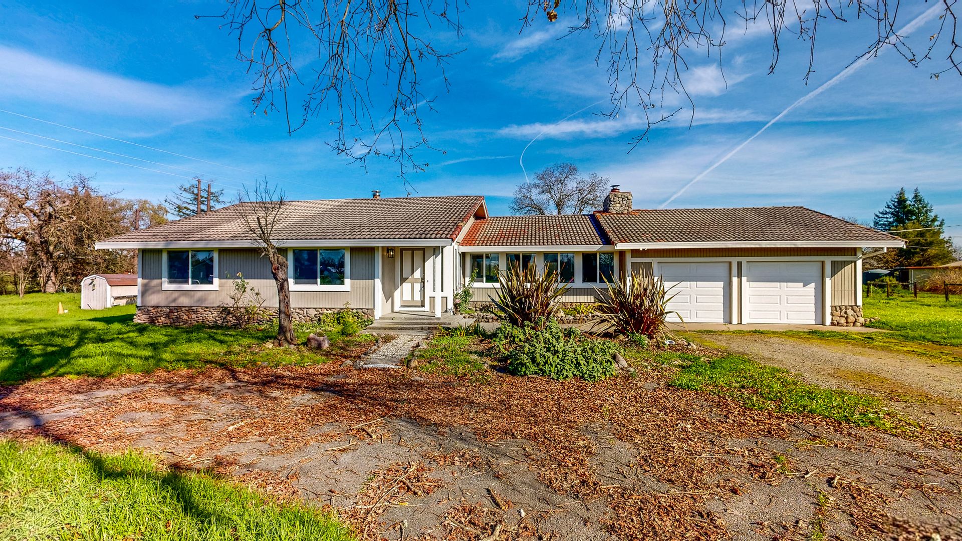 Santa Rosa House: 528 Irwin Lane