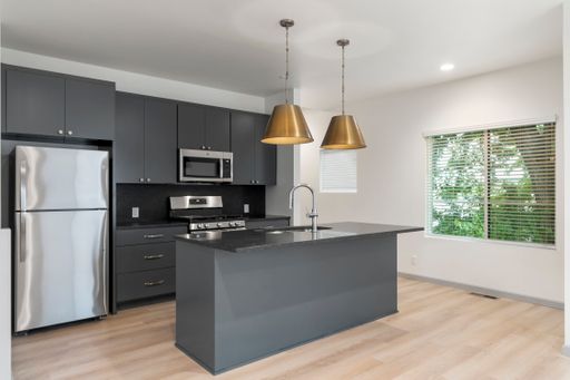Experience the art of luxury living right off cherry street – photo 1
