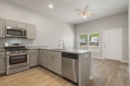 1 Bedroom with Washer/Dryer! – photo 1