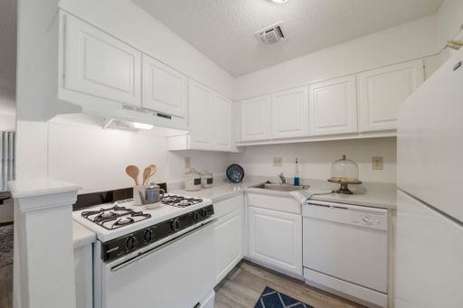 Fall Into Savings — Get $200 OFF September Move-In Costs! – photo 1