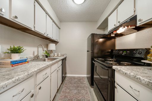 2 Bedroom/ 1 Bath - Washer/Dryer Included! – photo 1