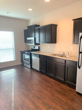 1 Bedroom Studio - Great Midtown Location! – photo 1
