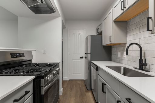 **Fully Renovated 1 Bedroom, 1 Bathroom w/ Washer/Dryer! **