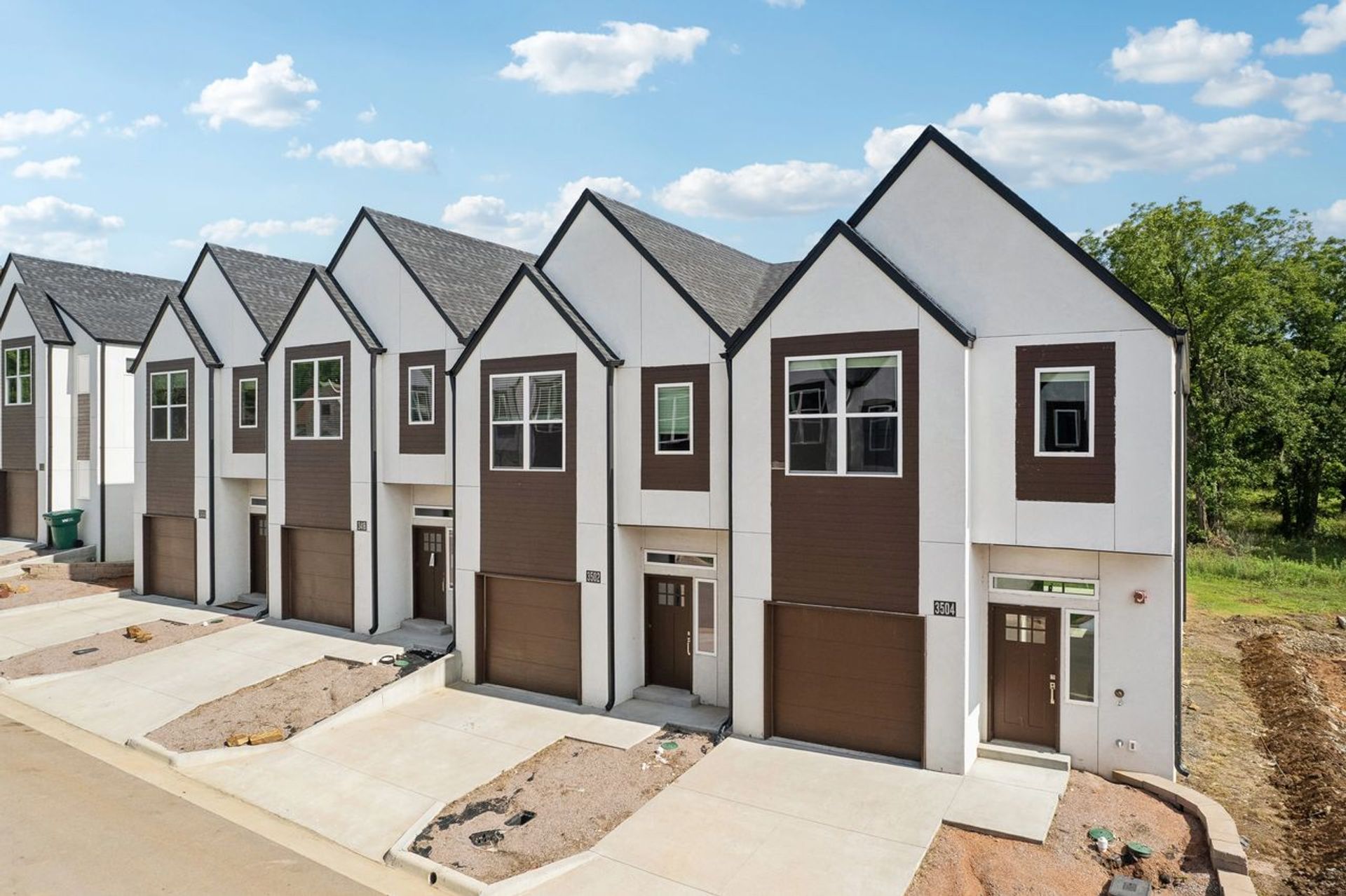 Oak Hill Townhomes BRAND NEW LUXURY 3-BEDROOM 2.5 BATH TOWNHOMES IN JENKS SCHOOL DISTRICT!