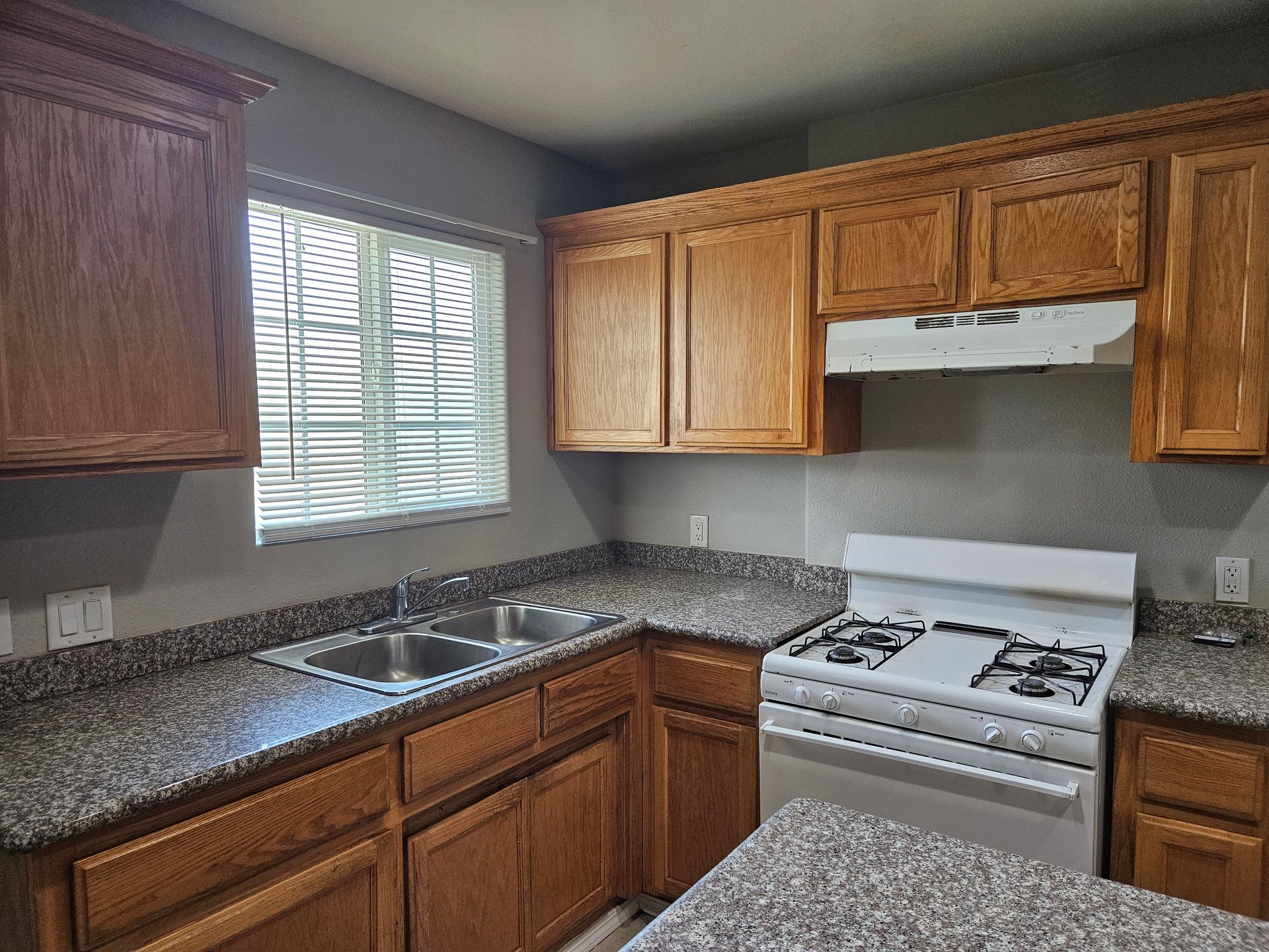 Wasco Apartment: 2785 Central Park Dr.