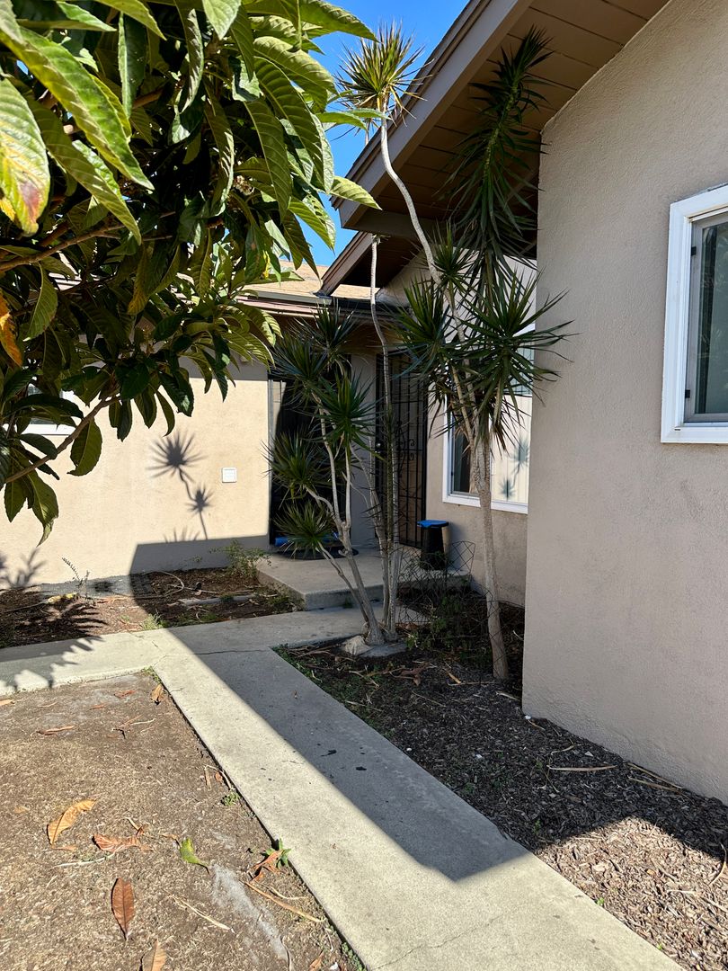 Downey Apartment: 11828 Old River School Road