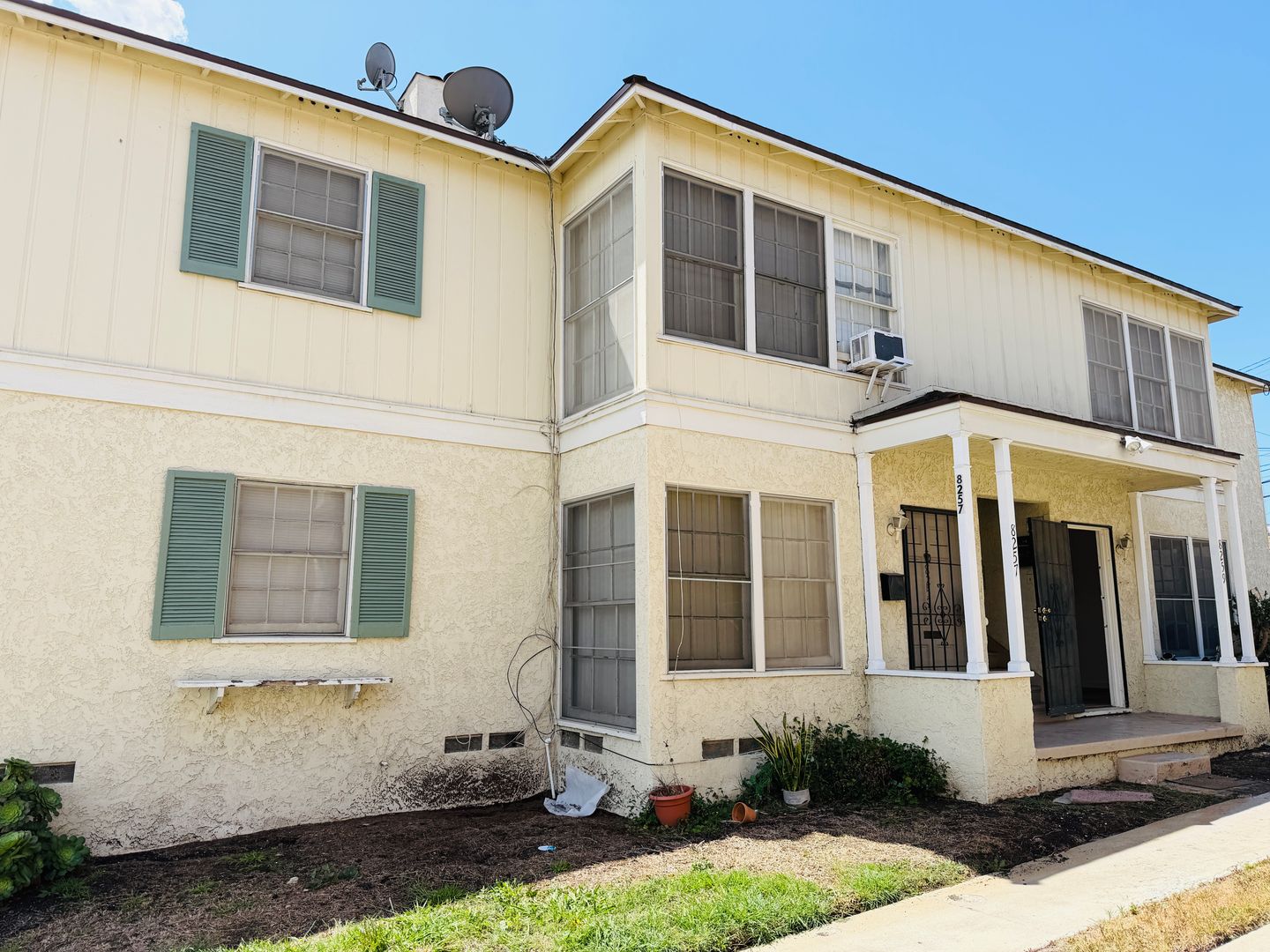 Inglewood Apartment: 8257-8259 Crenshaw Drive