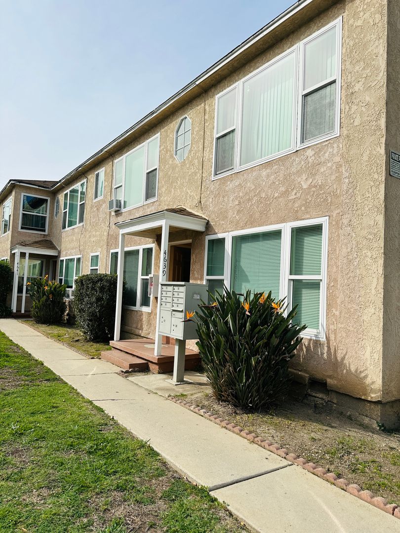 Long Beach Apartment: 4639 N. Banner Drive