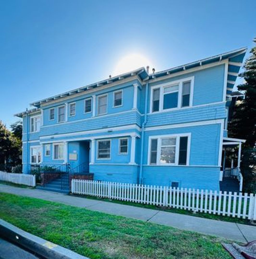 Long Beach Apartment: 1106 East 1st Street