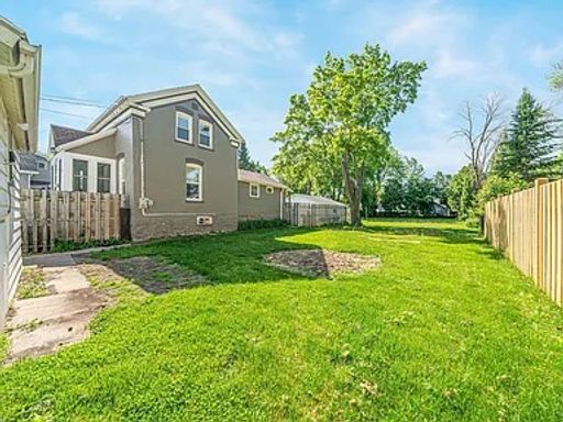 Listing photo thumbnail