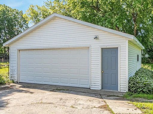 Listing photo thumbnail