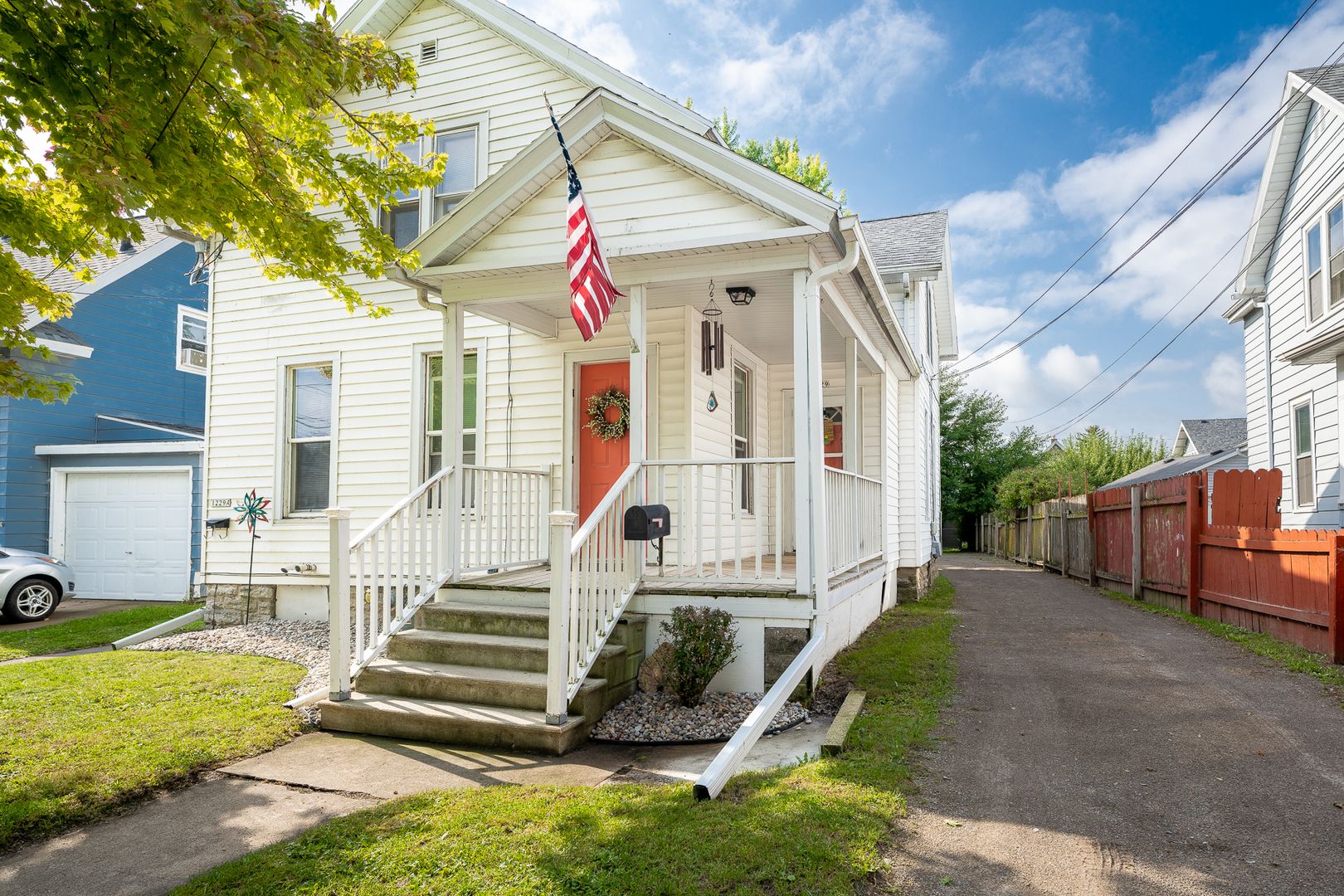 Oshkosh Apartment: 1229 School Ave