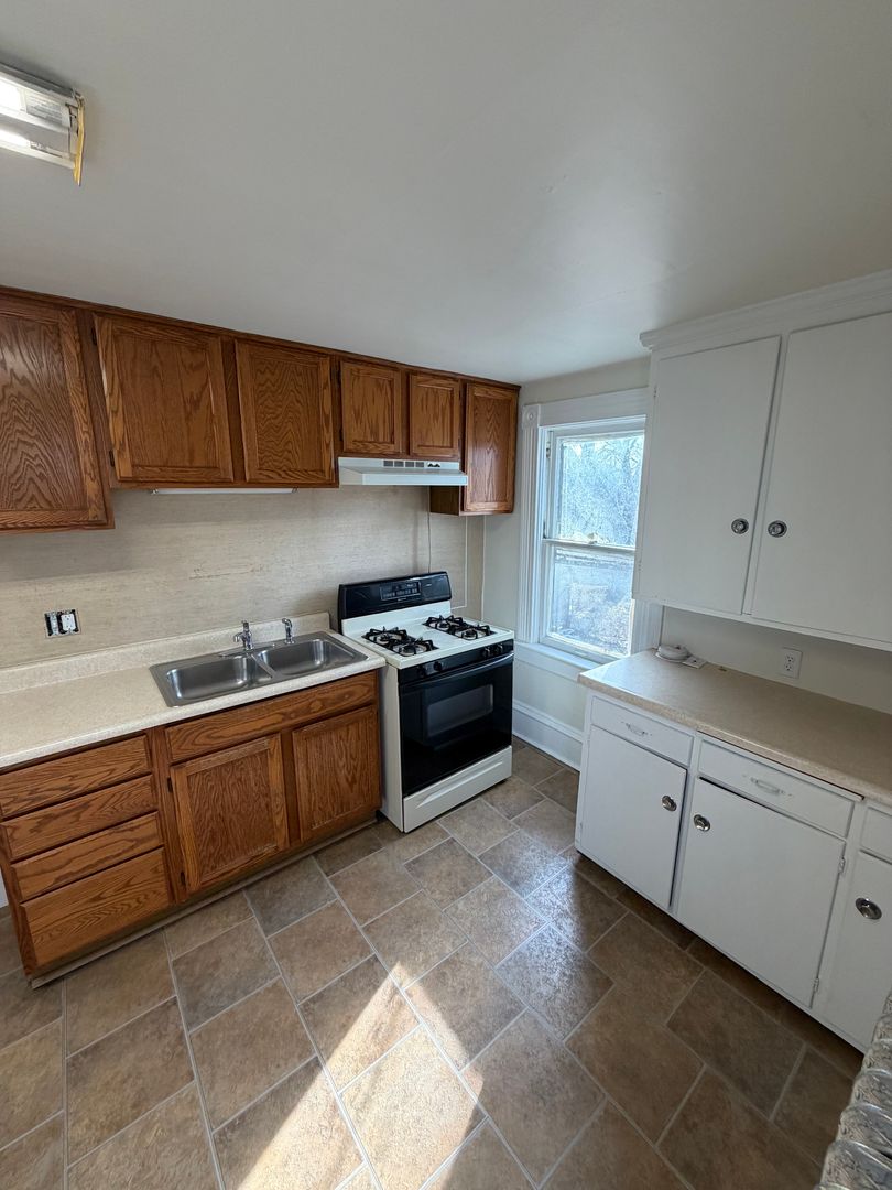 Oshkosh Apartment: 829 Jackson St