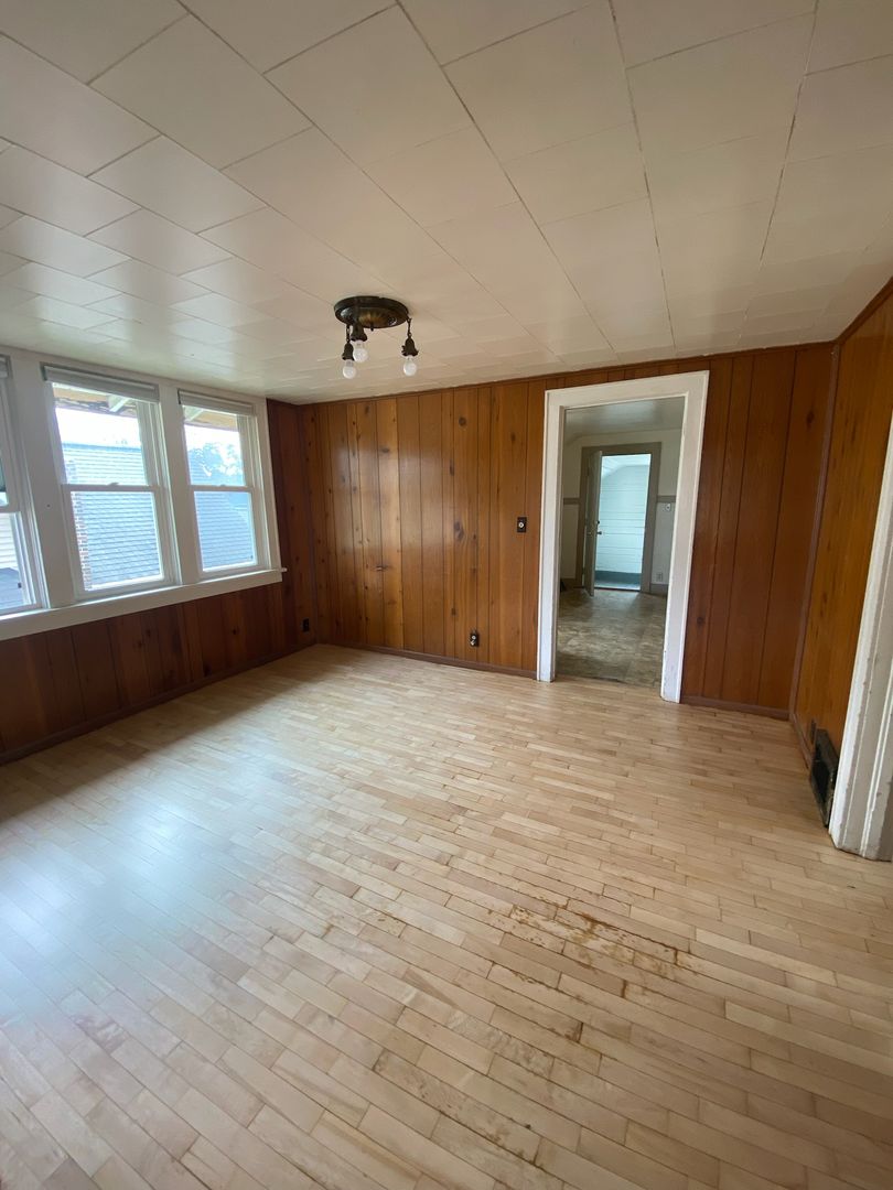 Oshkosh Apartment: 1207 N Sawyer St