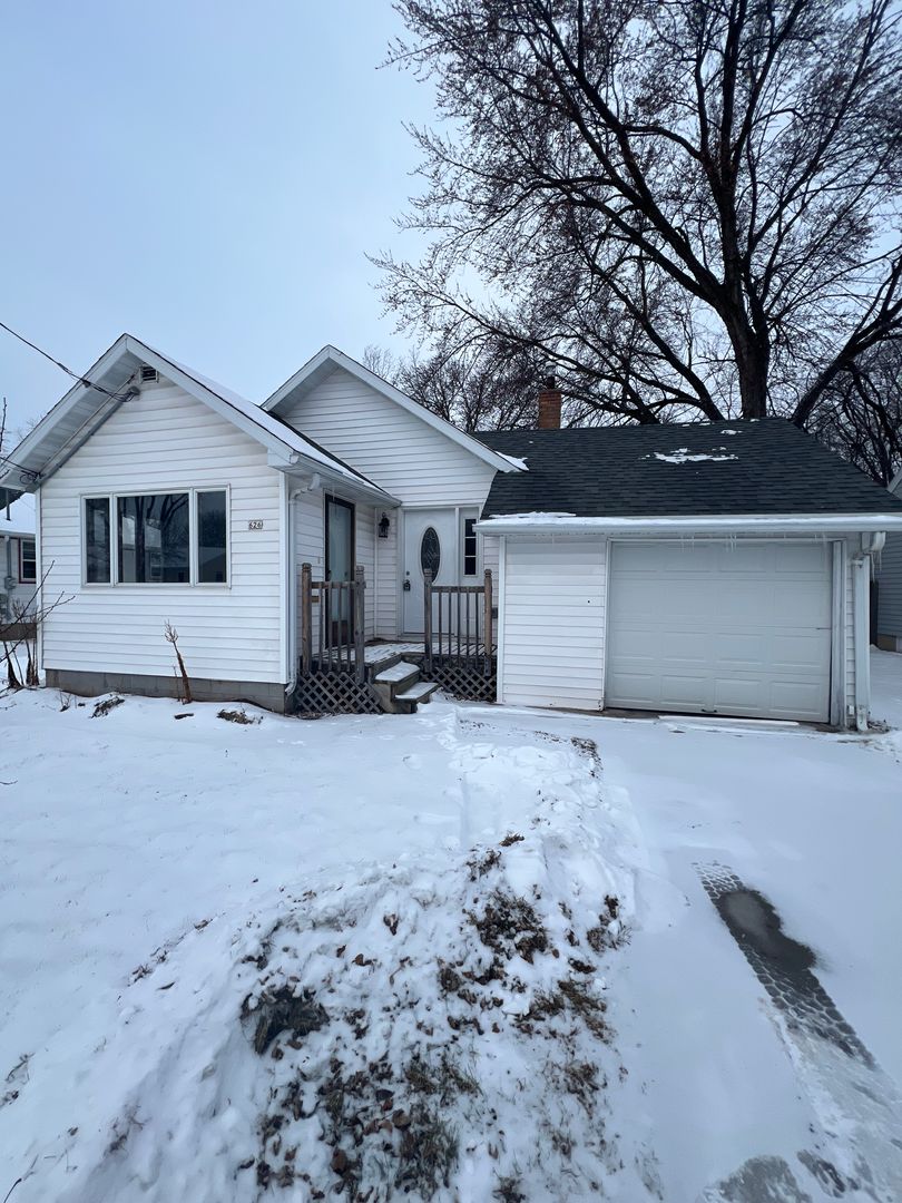 Oshkosh House: 626 W 17th Ave