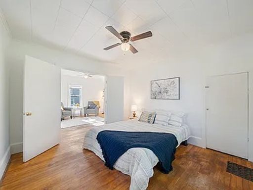 Listing photo thumbnail