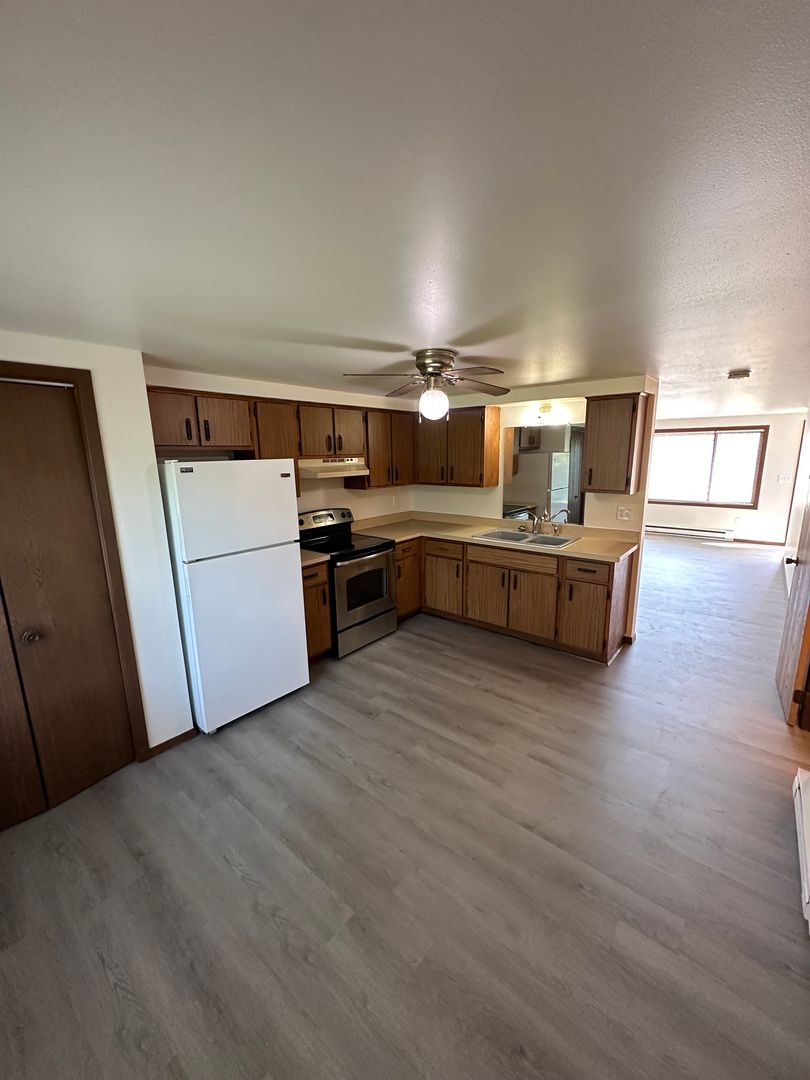 Oshkosh Apartment: 416/418 17th Ave