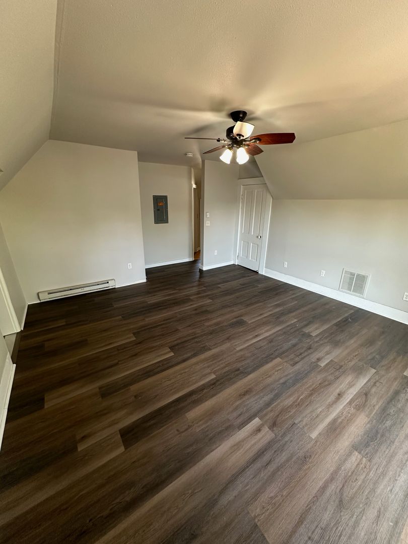 Oshkosh Apartment: 723/725 Frederick St