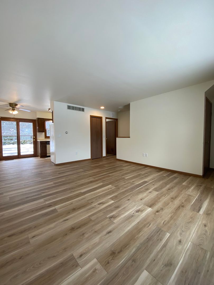 Oshkosh Apartment: 1785 Alexandra Court