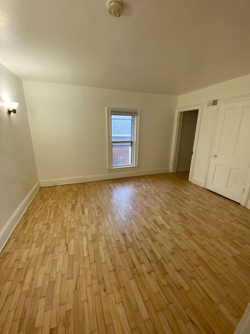 Oshkosh Apartment: 677 Frederick St